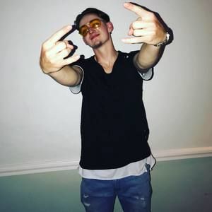 Meet your Posher, Denis